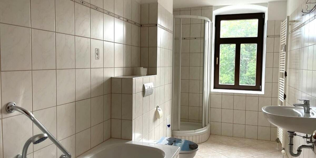 Zur Selbstnutzung und Anlage! Jetzt 4 von 6 Wohnungen zu verkaufen - mit Garagen und Stellplätzen! - Etagenwohnung Bärenstein | Angebot:26003488