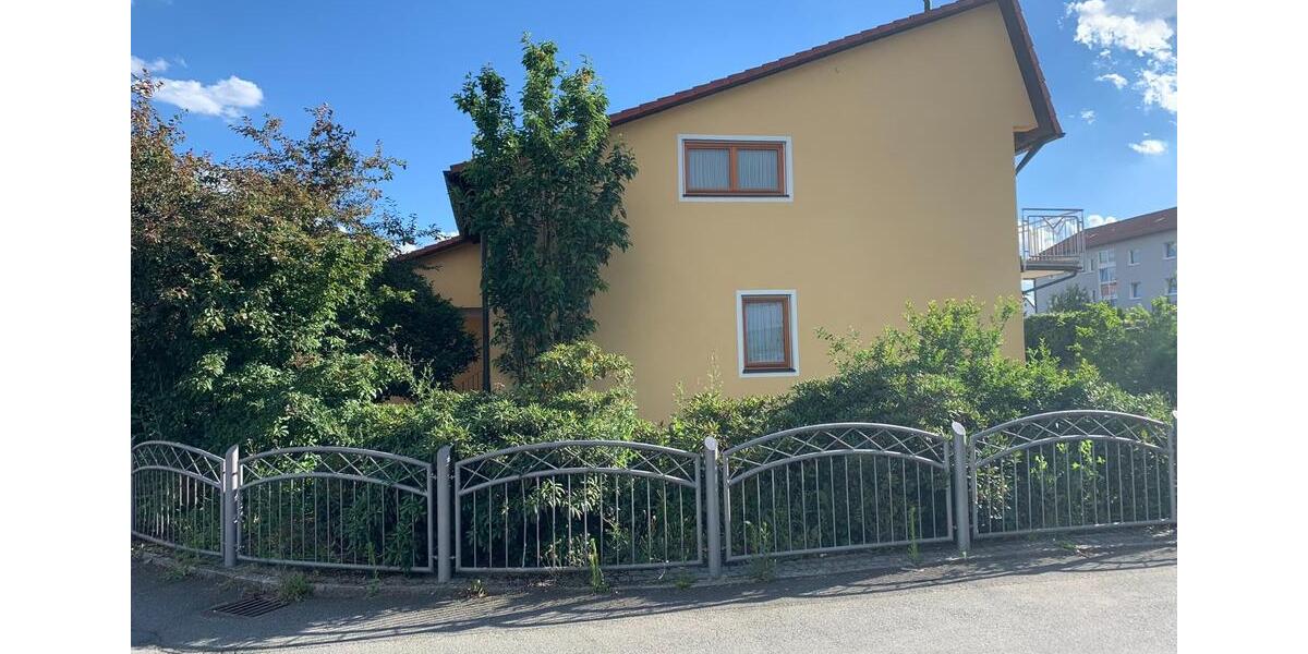Einfamilienhaus Altenstadt an der Waldnaab - 7.5 Zimmer, 220 m&sup2;, 1.980&euro; | Angebot:25536122