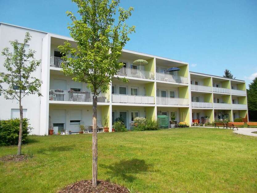 Wohnung zum Mieten in Roding 405 € 50.63 m²