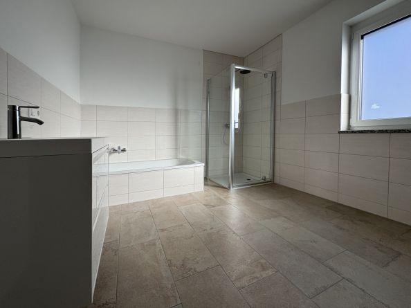 VH3533 Teilbares Gewerbeanwesen mit Neubauhalle, Büros und BetriebsleiterWohnung ca. 20 km südöstlich von Regensburg