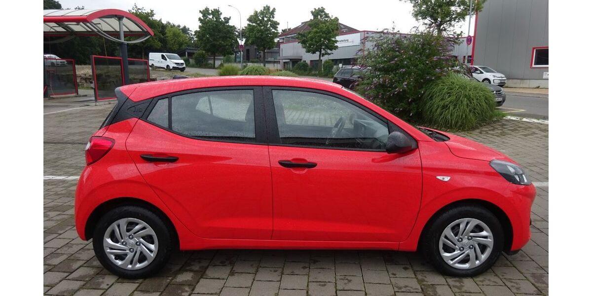 Hyundai i10 26.075 km 11.950 &euro; Steißlingen 78256