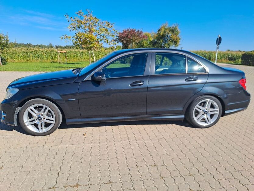 Mercedes-Benz 200 203.500 km 7.500 € Aurach OT Weinberg 91589