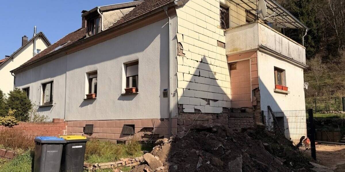 Mehrfamilienhaus, Wohnhaus Blieskastel / Niederwürzbach Niederwürzbach - 5 Zimmer, 100 m&sup2;, 69.000&euro; | Angebot:25984400