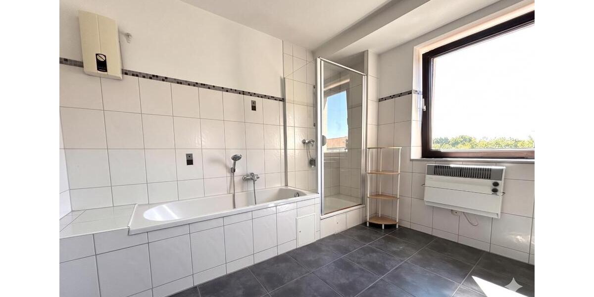 Etagenwohnung Augsburg Hochzoll - 2 Zimmer, 77 m&sup2;, 1.080&euro; | Angebot:26662919