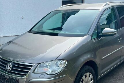 VW Touran 281.375 km 3.900 &euro; Putzbrunn 85640