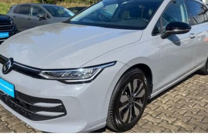 VW Golf 5.990 km 27.790 € Steffenberg 35239