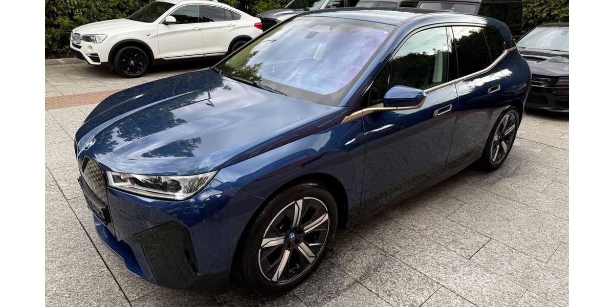 BMW iX 72.000 km 32.980 &euro; München 81827