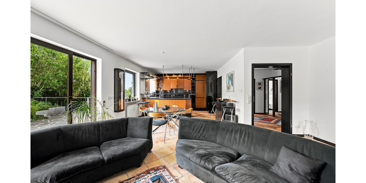 Repräsentatives Mehrgenerationenhaus auf ca. 851 m² Grundstück - Mehrfamilienhaus, Wohnhaus Otterfing | Angebot:27016904
