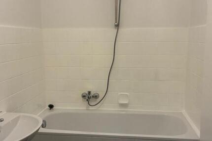 **BEREIT für den EINZUG** Frisch renoviert und lichtdurchflutet! 2 zimmer