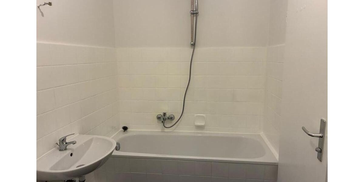 **BEREIT für den EINZUG** Frisch renoviert und lichtdurchflutet! 2 zimmer