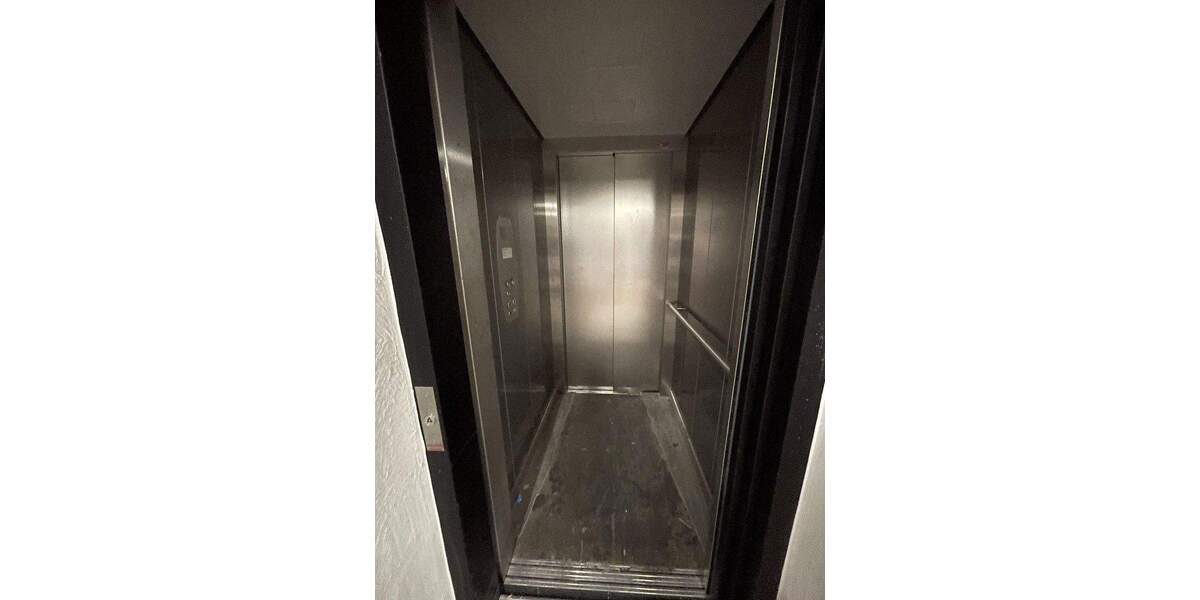 Ladenlokal im Erdgeschoss mit großer Schaufensterfront in Dietzenbach zimmer