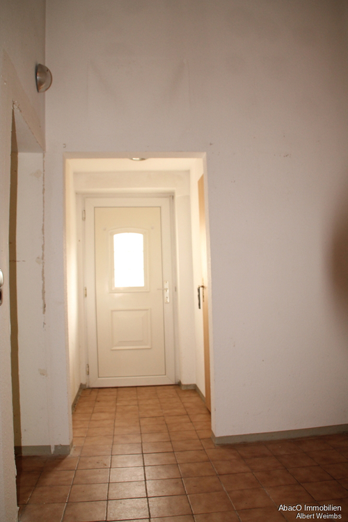 Haus: 2 Wohnungen, 2 Eingänge, 2 Terrassen. Platz für 2 Generationen! 6 zimmer