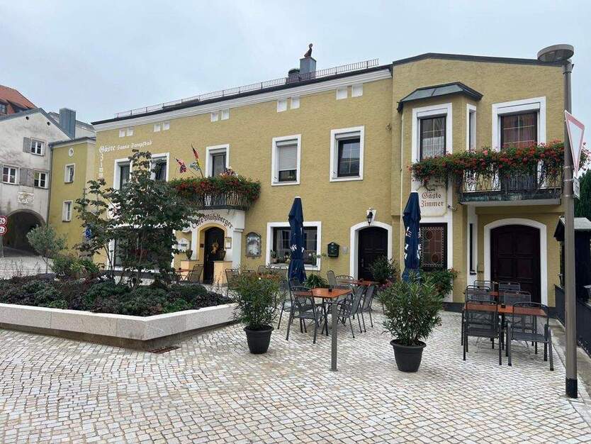 Hotel-Gasthof-Cafe, bestens eingeführt in zentraler Lage zimmer
