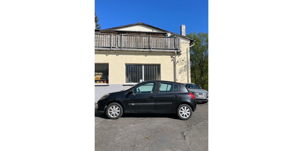 Renault Clio 158.000 km 2.450 &euro; Taunusstein 65232