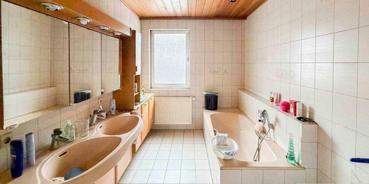Bauernhaus, Landhaus Rödental Blumenrod - 1 Zimmer, 200 m&sup2;, 298.000&euro; | Angebot:25402076
