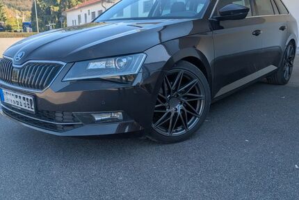 Skoda Superb 219.000 km 8.299 &euro; Nörten-Hardenberg 37176