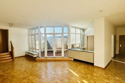 Toplage am Los-Angeles-Platz! Stilvolle Dachgeschosswohnung! *Anfragen ausschließlich SCHRIFTLICH* 3 zimmer