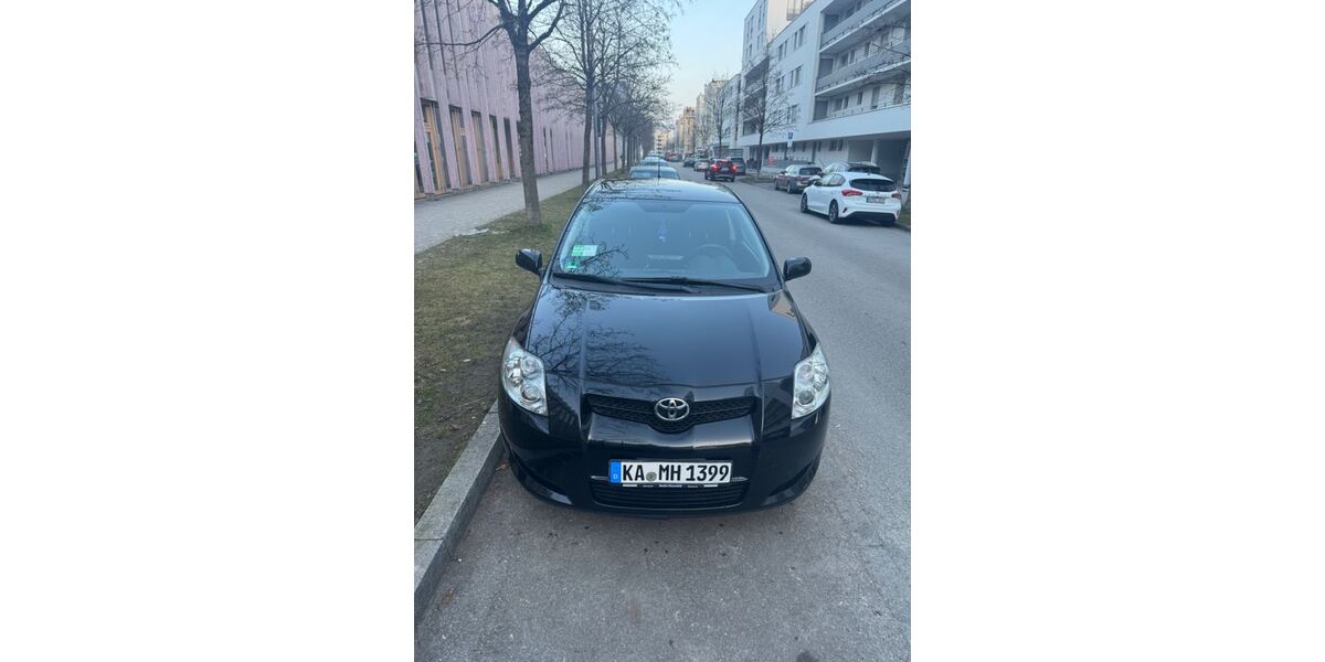Toyota Auris 208.000 km 3.000 &euro; München 80636