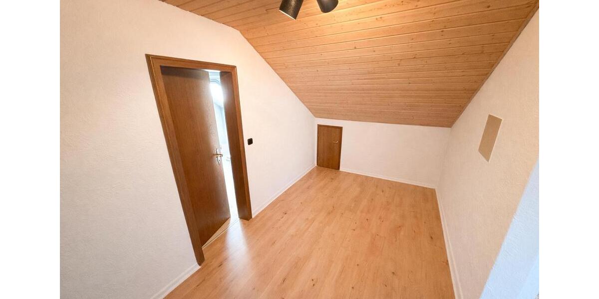 Dachgeschoßwohnung Goldbach - 3 Zimmer, 95 m&sup2;, 320.000&euro; | Angebot:26778916