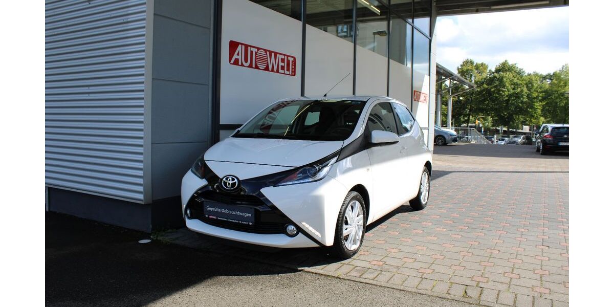 Toyota Aygo (X) 57.518 km 8.890 &euro; Saarbrücken 66113