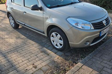 Dacia Sandero 83.000 km 2.790 € Sarstedt 31157