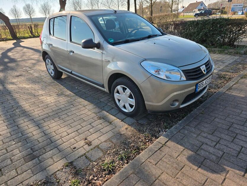 Dacia Sandero 83.000 km 2.790 € Sarstedt 31157