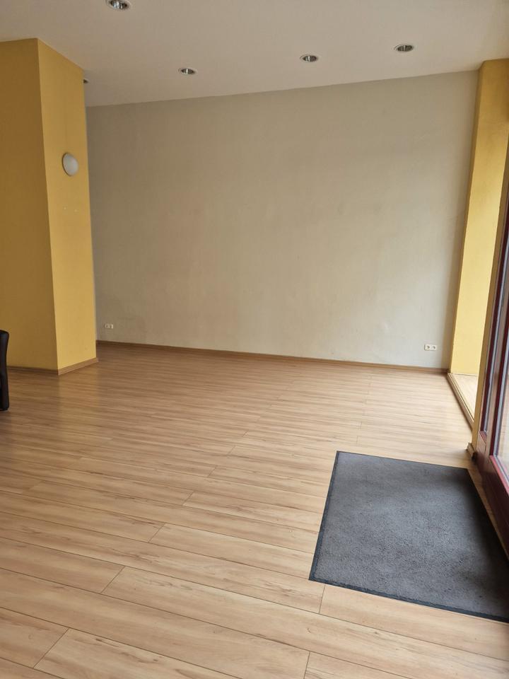 Schöner Laden zu vermieten zimmer