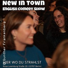 NEW IN TOWN - English Comedy Show 23.08.2026 Hier wo du strahlst