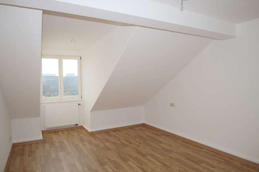 Tolle 2-Zimmer Dachgeschoßwohnung mit Loggia - Direkt am Lene-Voigt-Park
