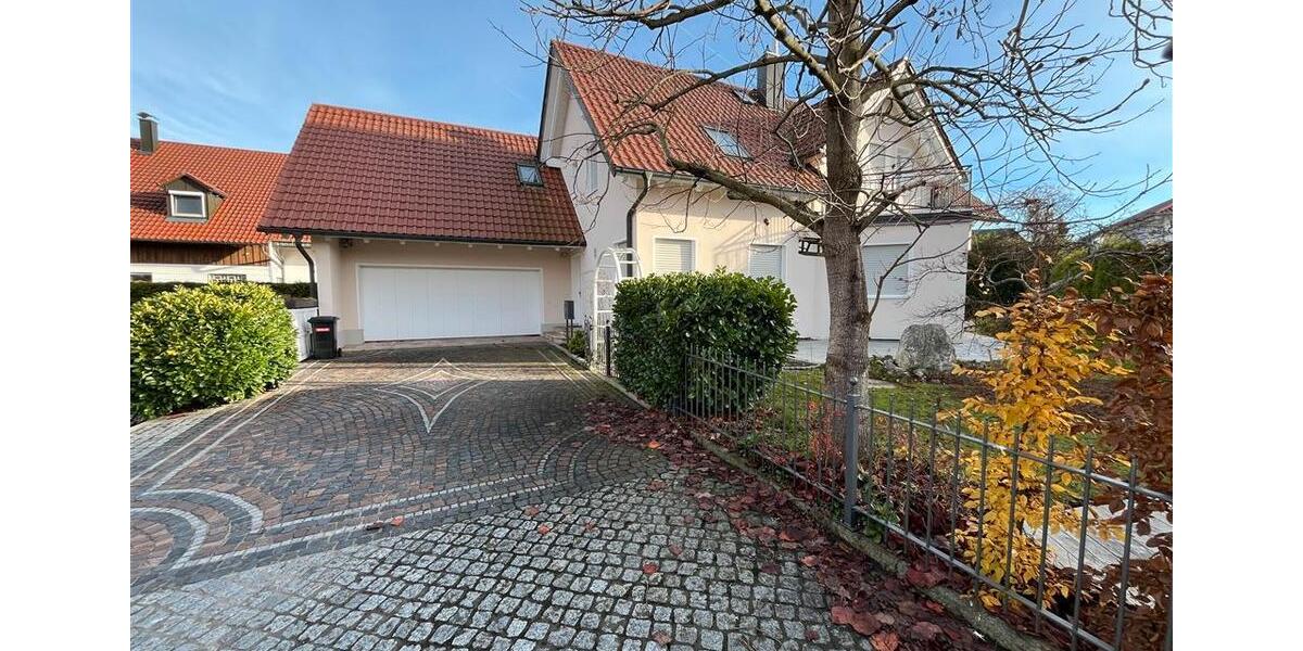 Einfamilienhaus mit großzügiger Wohnfläche, Sauna und Garten – Vermietung auf Zeit 9 zimmer