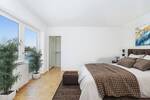 Großzügige und sehr gepflegte 4-Zimmer-Wohnung mit 2 Balkonen und Einbauküche.
