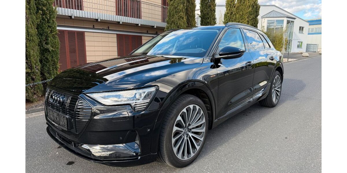 Audi e-tron 89.425 km 28.490 &euro; Lohmar bei Köln 53797