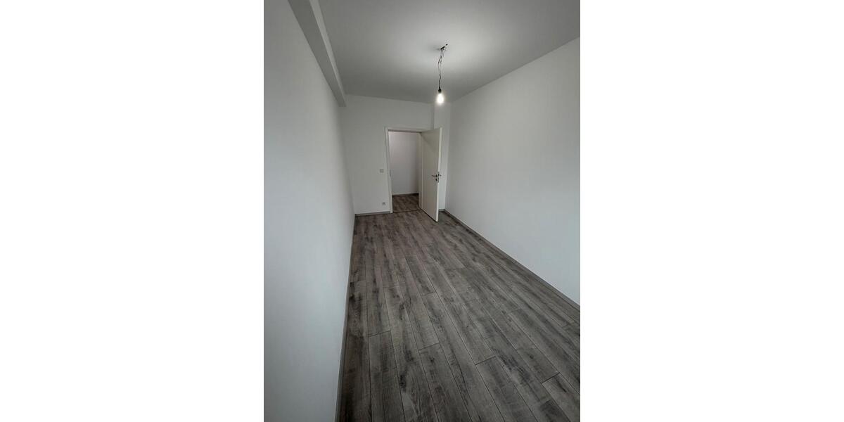 Erdgeschoßwohnung Solingen - 4 Zimmer, 80 m&sup2;, 950&euro; | Angebot:24740022