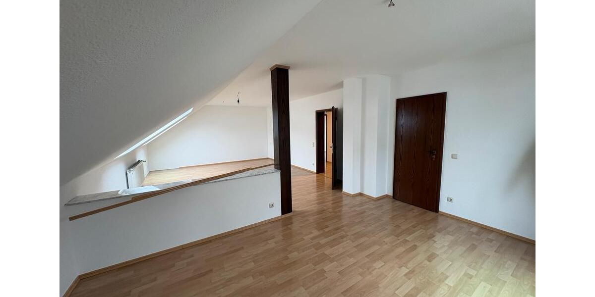 Dachgeschoßwohnung Rosbach vor der Höhe - 4.5 Zimmer, 105 m&sup2;, 1.050&euro; | Angebot:25310192