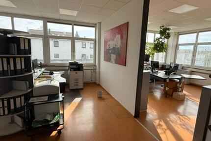 Helle 60 qm Büro in Renningen klimatisiert 4 Stellplätze zimmer