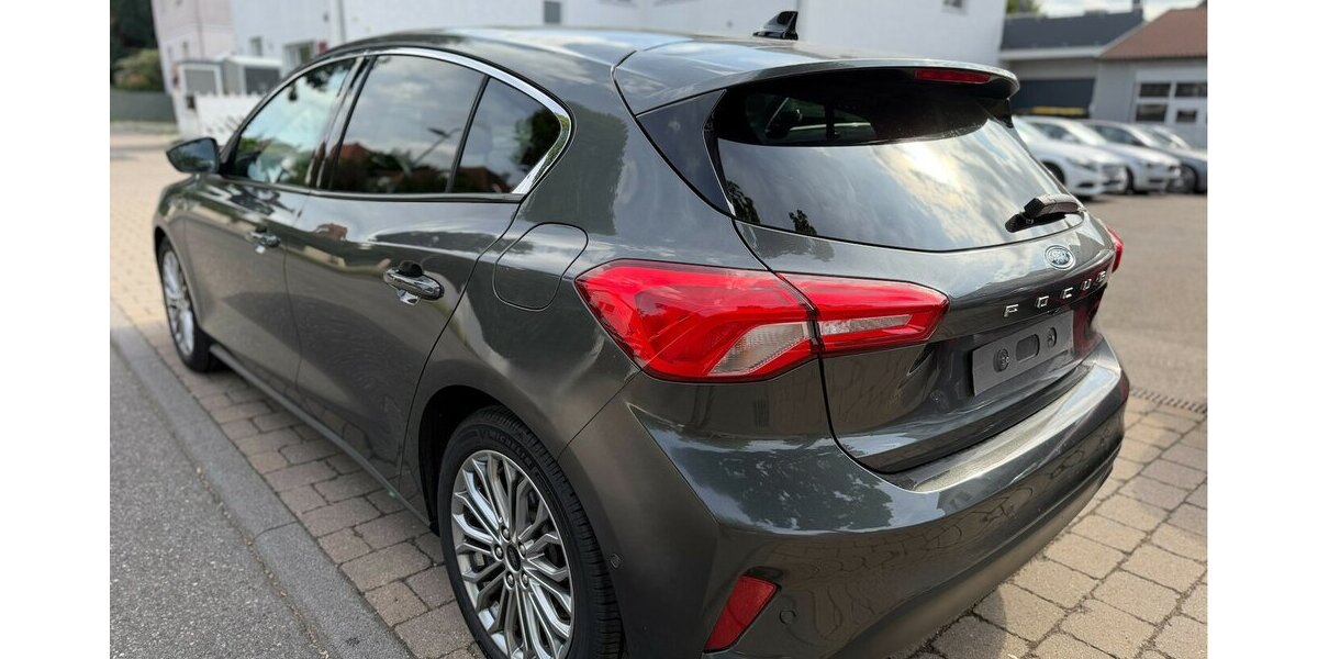 Ford Focus Titanium Lim. Head-Up Panorama 155.000 km 6.990 &euro; Neckarsulm 74172