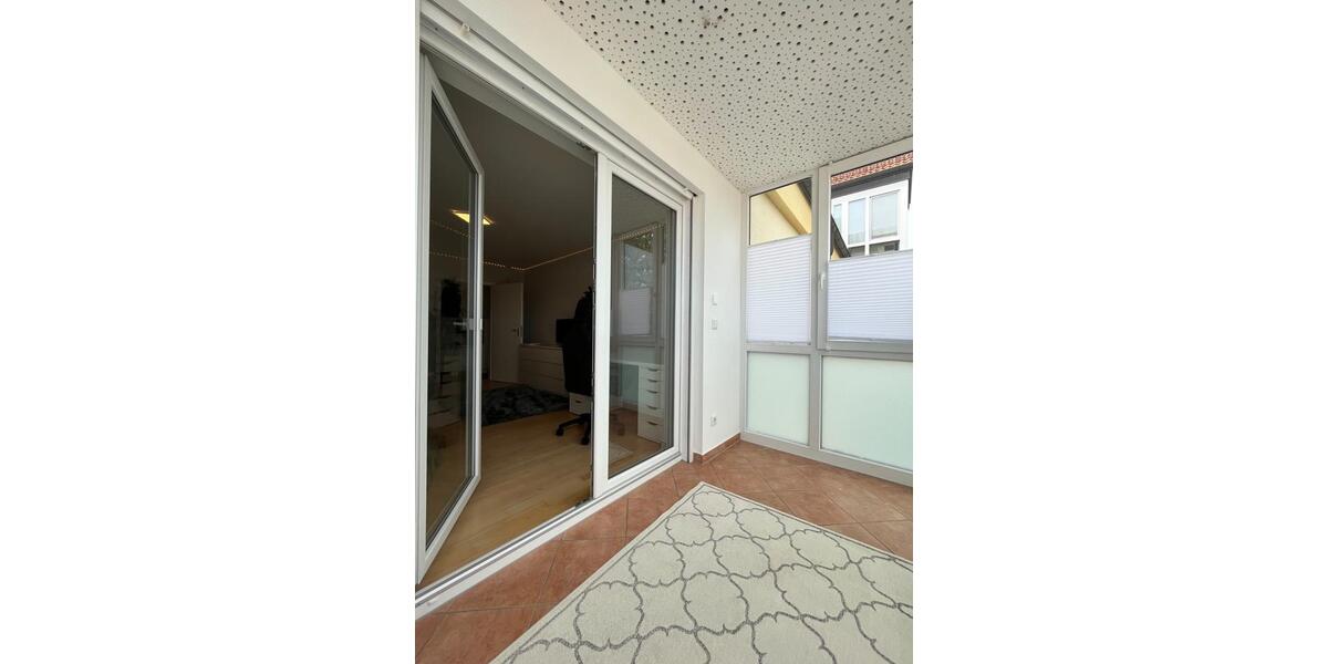 Sonnige 3-Zi-Whg. mit EBK, 2 Balkonen, Wintergarten, von privat 3 zimmer