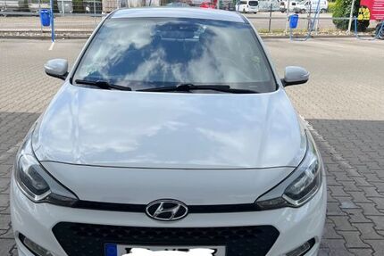 Hyundai i20 125.000 km 6.900 &euro; Duisburg 47179