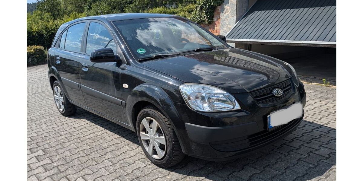 Kia Rio 113.600 km 2.800 &euro; Paulsdorf-Freudenberg 92272