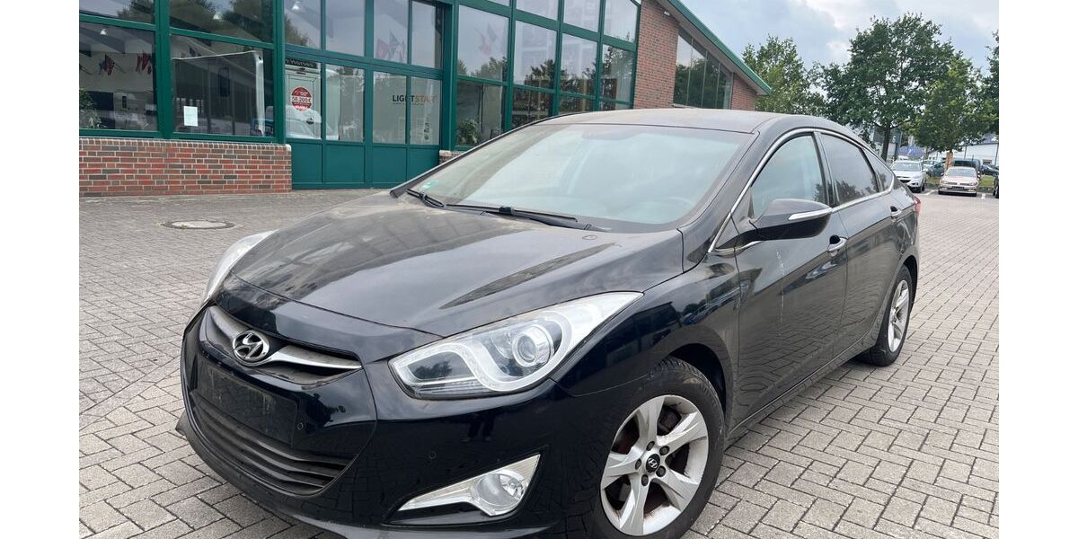 Hyundai i40 160.000 km 3.499 &euro; Ganderkesse 27777