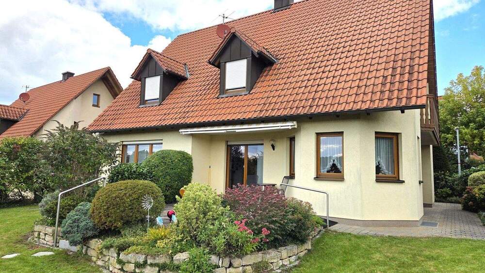 Einfamilienhaus Roßtal - 6 Zimmer, 162 m&sup2;, 849.000&euro; | Angebot:25278074