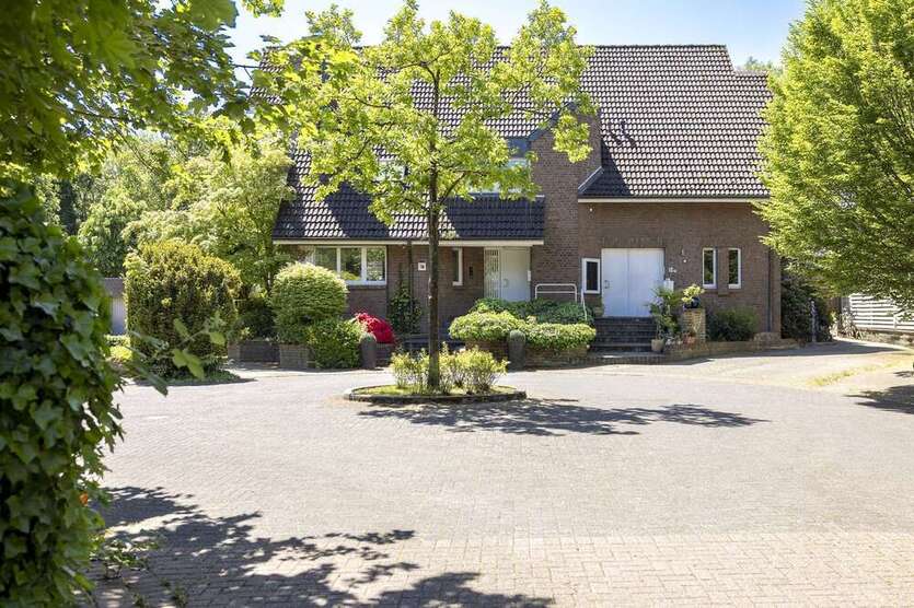 Haus zum Kaufen in Neuss 1.820.000 € 450 m²