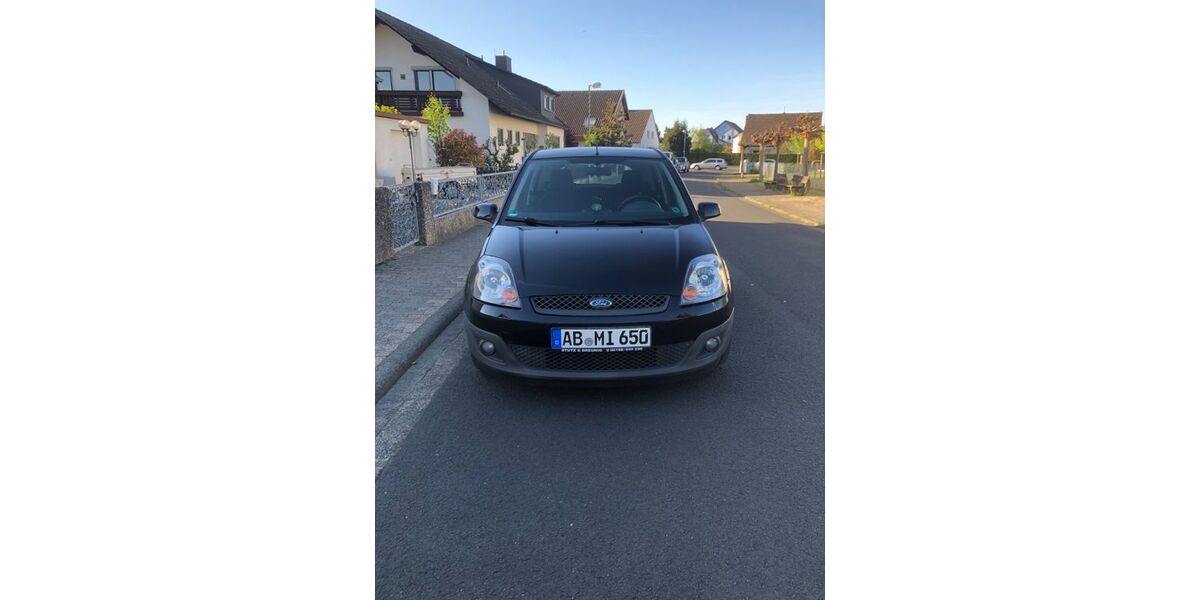 Ford Fiesta 93.723 km 2.950 &euro; Kahl 63796