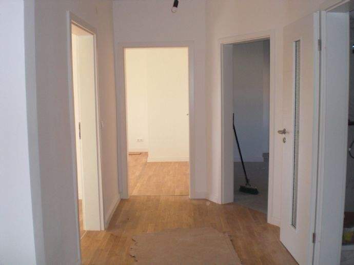 *Sanierte Wohnung in der List zentrumsnah mit guter Anbindung optional mit Dachboden 180 m2 mit zu vermieten * 1 zimmer
