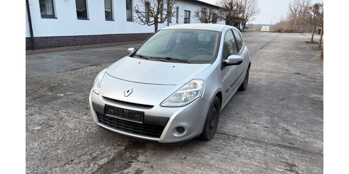 Renault Clio 107.256 km 2.799 &euro; Hoppenrade 23996