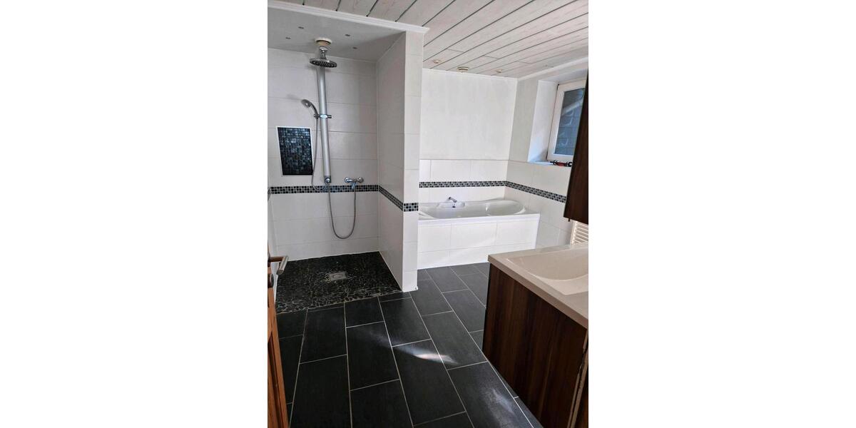 Etagenwohnung Biedenkopf - 4 Zimmer, 130 m&sup2;, 150.000&euro; | Angebot:26982261
