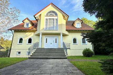Haus zum Mieten in Bad Liebenzell 3.700 € 286 m² 8 zimmer