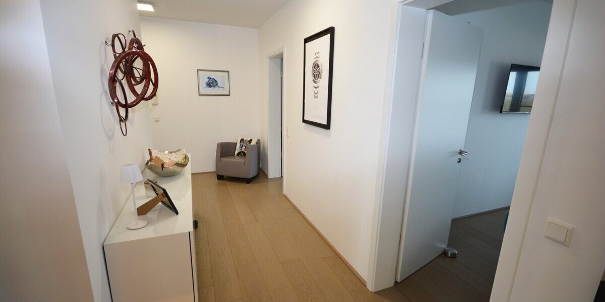 Eine traumhafte, lichtdurchflutete Penthouse-Wohnung mitten in den Weinbergen. - Einfamilienhaus Neustadt an der Weinstraße Hambach | Angebot:25611879