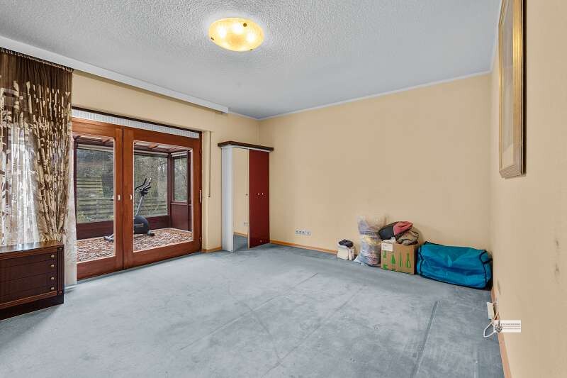 Wohnen und Arbeiten unter einem Dach +2.500 m² Waldgrundstück Sauna+Holzhäuschen Wintergarten+Kamin - Zweifamilienhaus Syke | Angebot:24213006