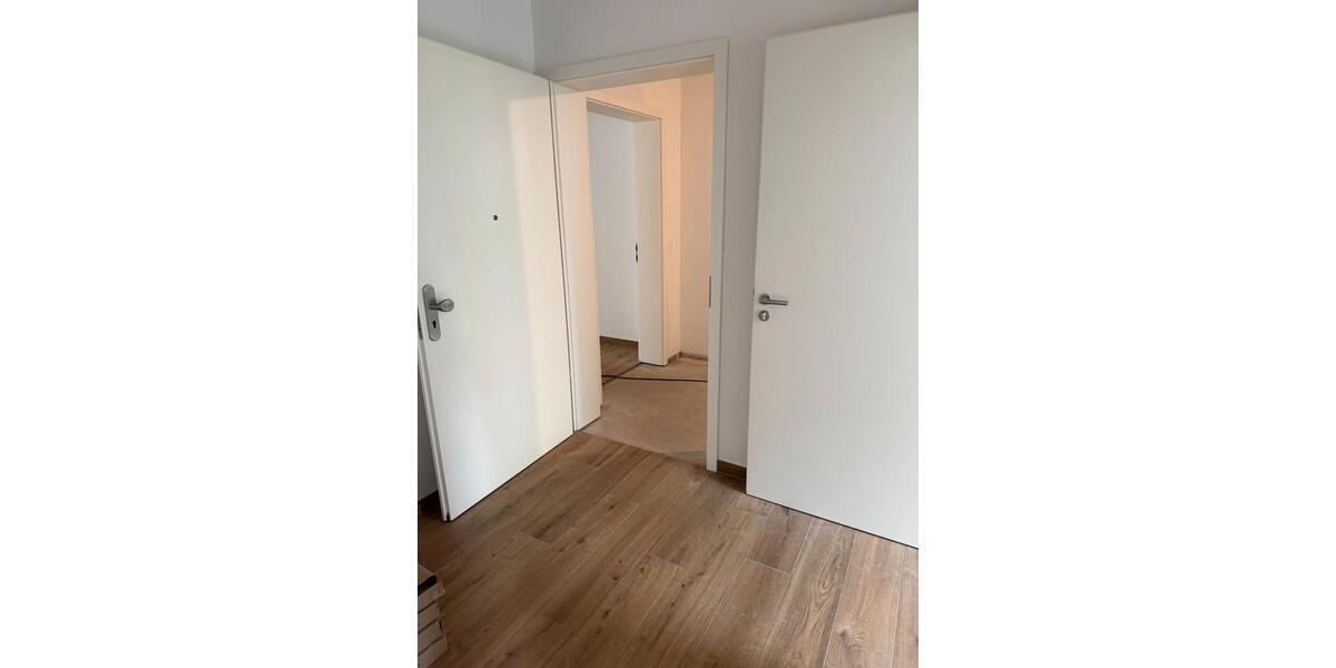 Erdgeschoßwohnung Dresden Klotzsche - 4 Zimmer, 100 m&sup2;, 1.750&euro; | Angebot:26477172